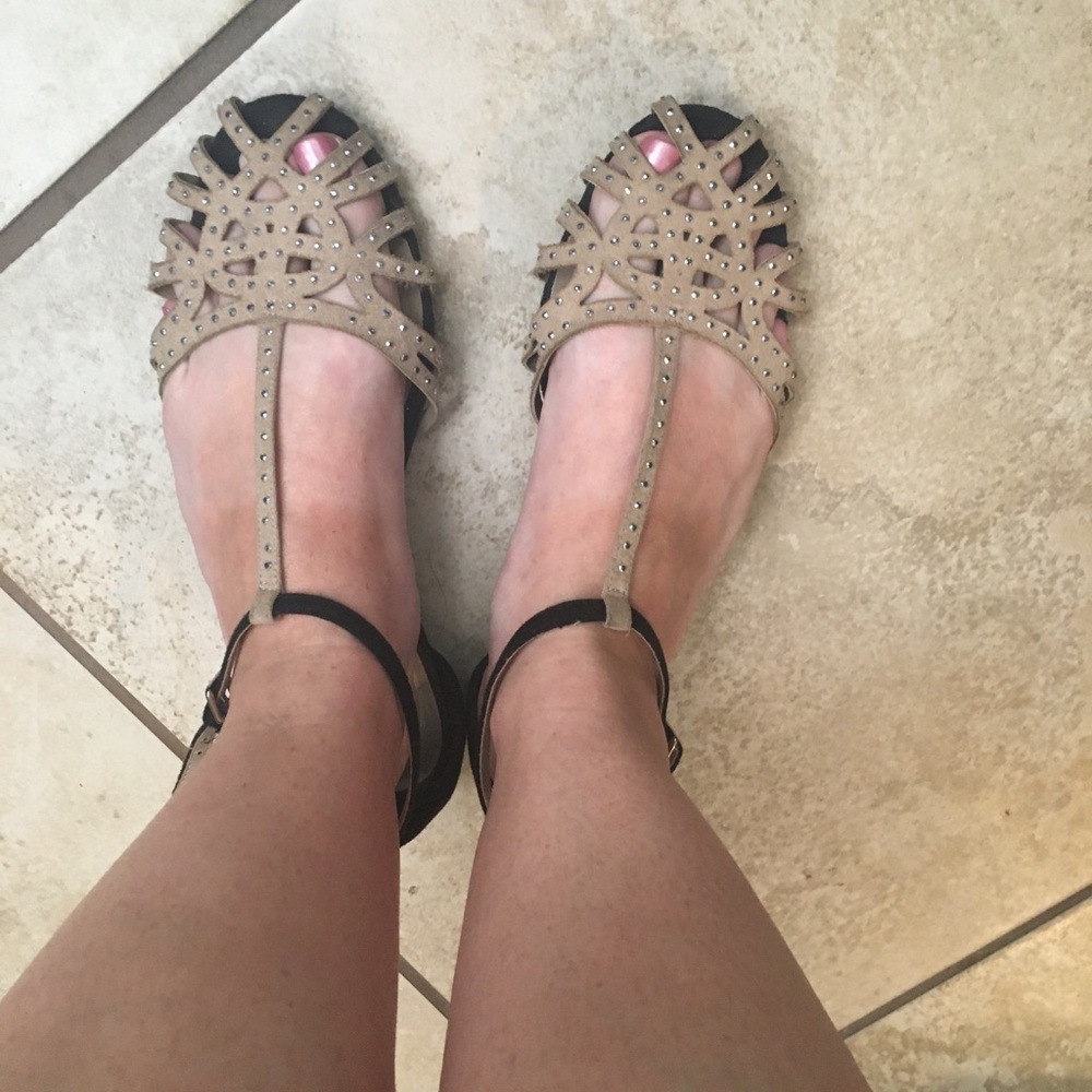 Tan and black with studs strappy flat with buckle - Picture 5 of 7